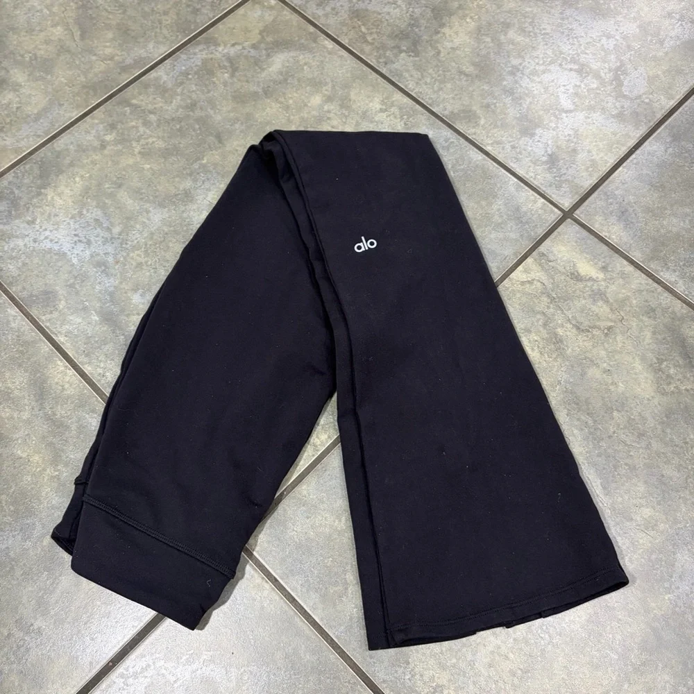 ALO YOGA Black High-Waist Flutter Legging XS Front Split Bootcut Outdoor Casual